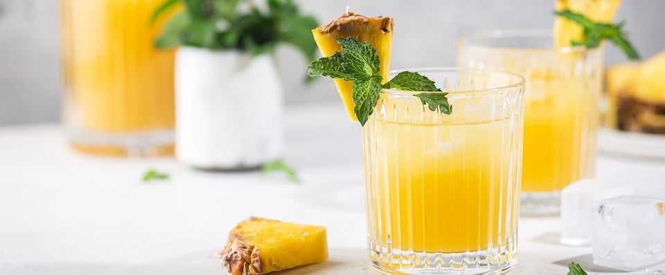 Jugo de piña y menta