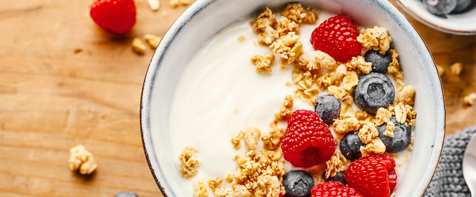 Yogur con frutas y granola